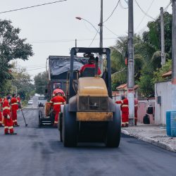 SOMAR realiza obras de pavimentação nas ruas 110 e 111 no bairro de Itaipuaçu